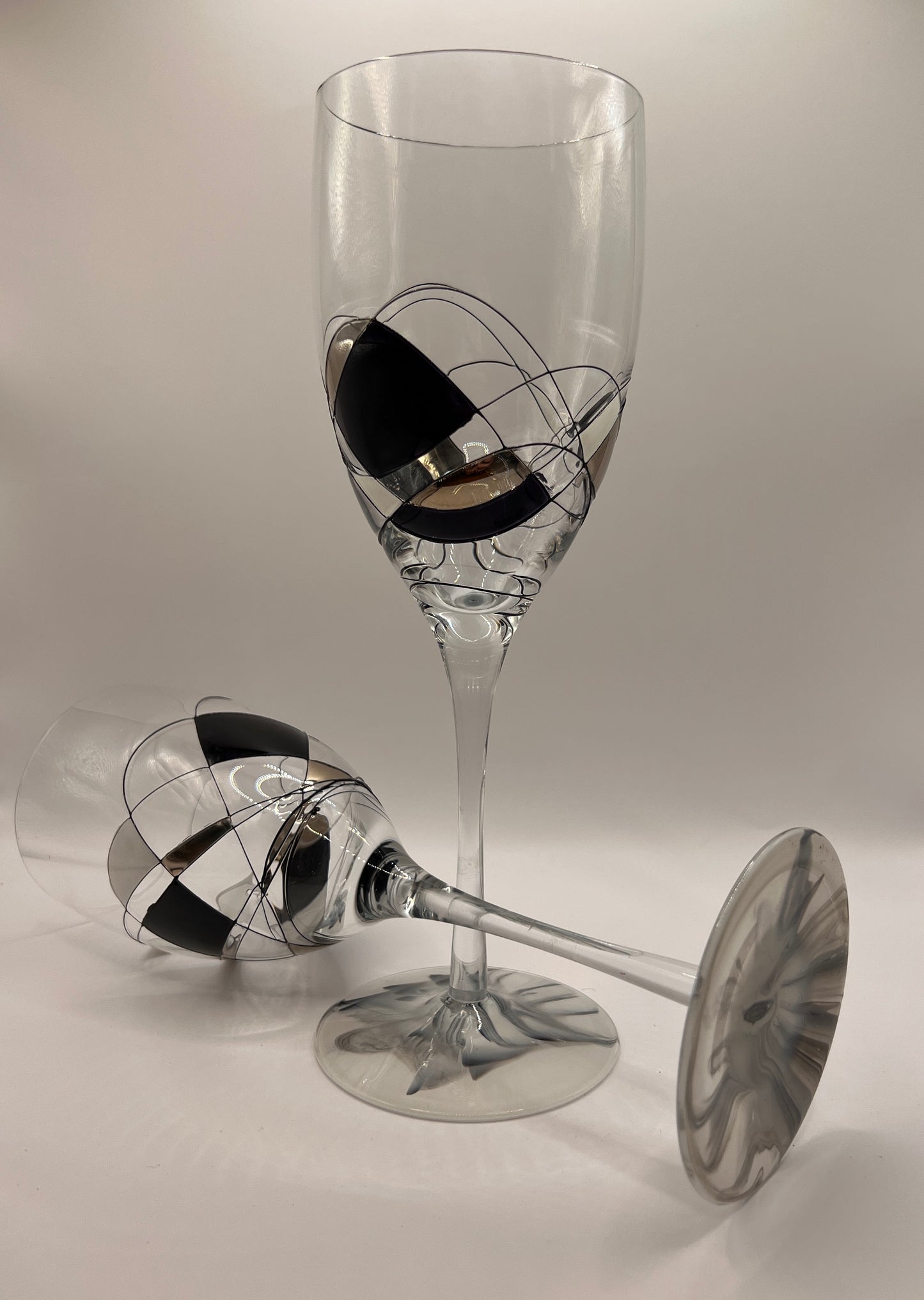 Custom Paint-Dipped White Wine Glass Set - Black & White